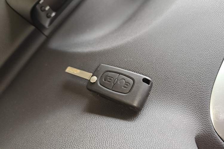 Used Peugeot 307 2013 Hatchback 1.6L Automatic Comfort Edition Vehicle Key