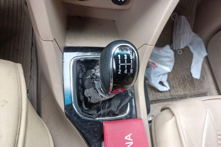 Used Baojun 730 2016 1.5L Manual Comfort Version 7 Seats China V Emission Standard Gear Lever