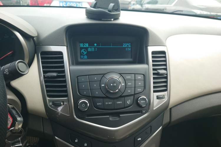 Used Chevrolet Cruze 2015 1.5L Classic SE MT Audio And AC Panel