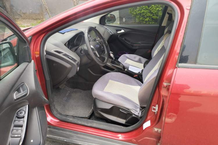 Used Ford Focus 2012 Sedan 1.6L Automatic Fashion Edition Left Front Seat