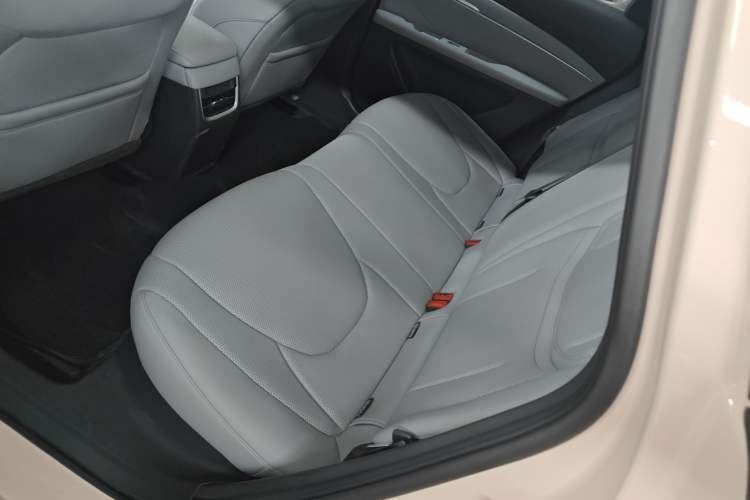 Used XPeng MONA M03 2025 600 with Ultra-Long Range Max Left Rear Seat