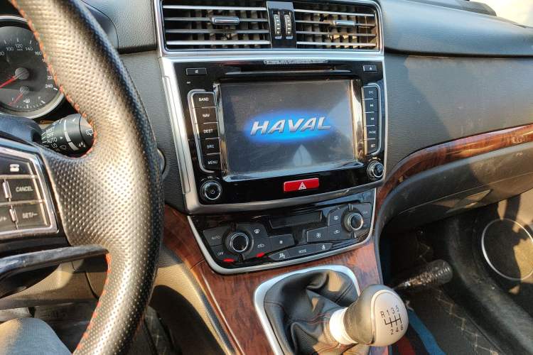 Used Haval H6 2015 Revised Version Sport Edition 1.5T Manual Transmission Two-Wheel Drive Elite Grade Audio And AC Panel
