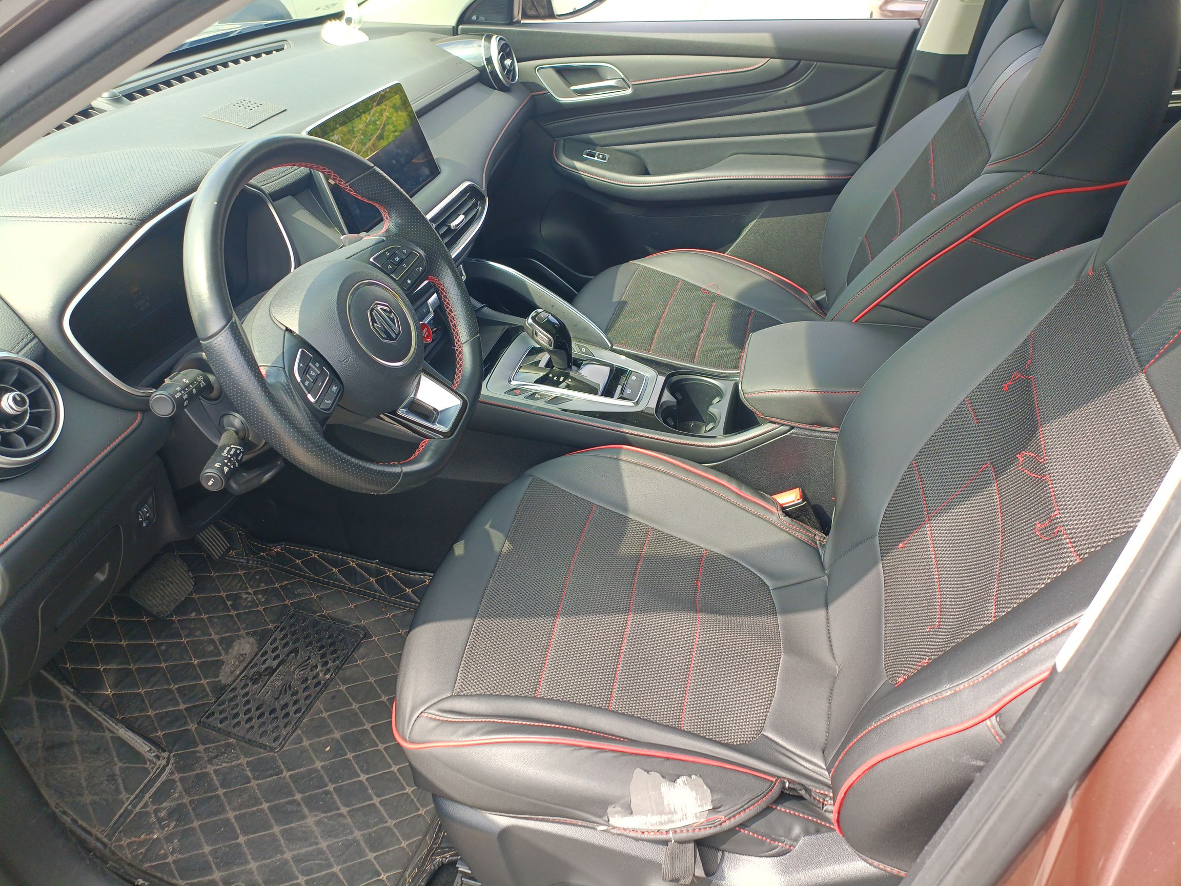 Переднее сиденье в автомобиле