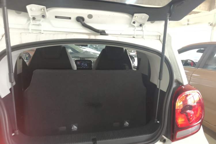 Used Roewe Clever 2022 311km QiQi BoBo Edition Trunk