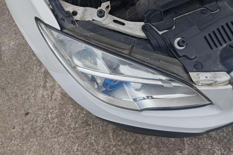 Used Buick Encore 2015 1.4T Automatic Two-Wheel Drive Urban Elite Version Right Front Headlight