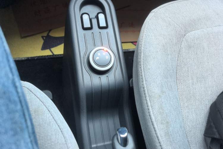 Used Wuling Hongguang MINIEV 2021 Macaron Fashion Model Lithium Iron Phosphate Gear Lever