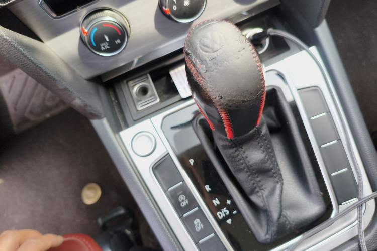 Used Volkswagen Magotan 2018 280TSI DSG Comfort Model Gear Lever