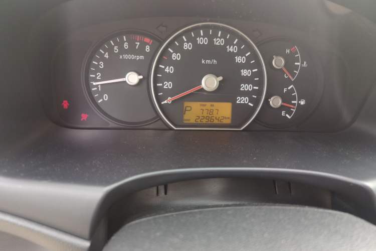 Used Kia Carens 2007 2.0L 7-Seater Standard Edition
