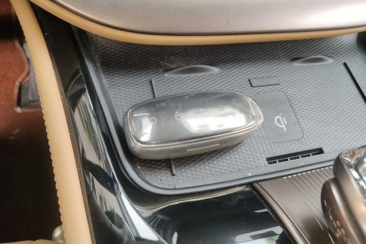 Used Denza D9 2022 DM-i 1040 Prestige Model