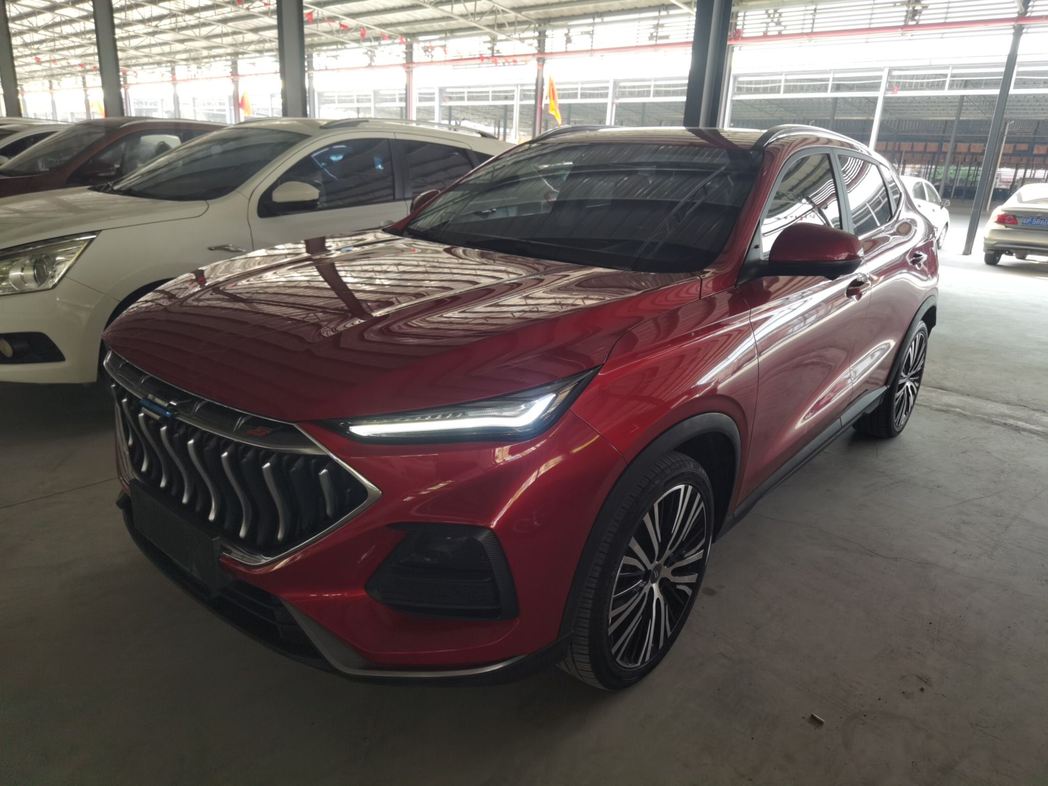 تحت مقدمة السيارة