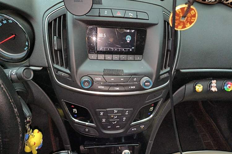 Used Buick Regal 2015 1.6T Leading Technology Model Audio And AC Panel