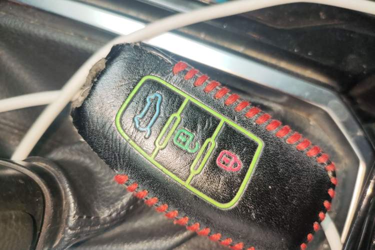 Used JMC Yusheng S350 2016 2.4T Automatic 2WD Diesel Luxury Version with Sunroof 7 Seats
