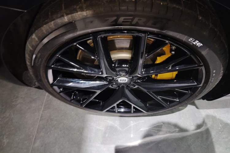 Used Xiaomi Auto SU7 2024 Four-Wheel Drive Ultra-Long Range Advanced Intelligent Driving Max Edition
