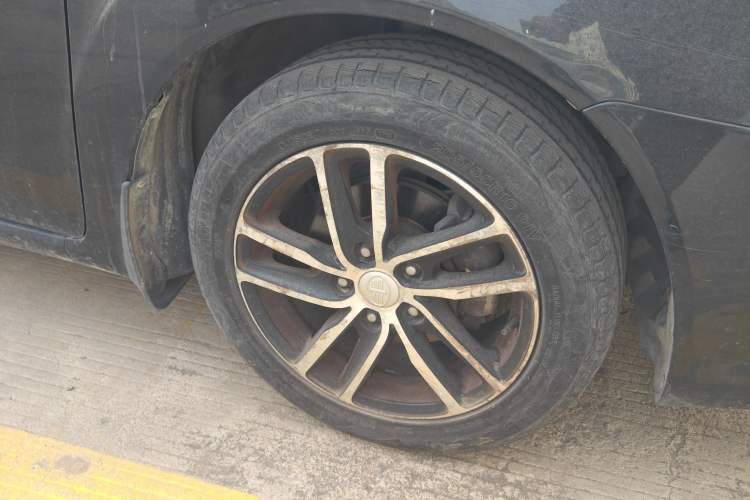 Used Bestune B50 2013 1.6L manual Comfort trim level Right Front Wheel Hub