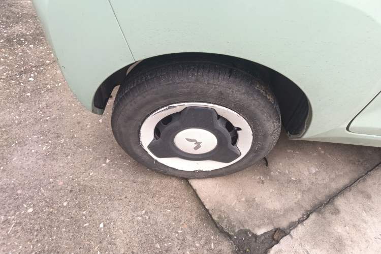 Used Wuling Hongguang MINIEV 2022 Macaron Colorful Edition Lithium-Ion Battery Right Rear Wheel Hub