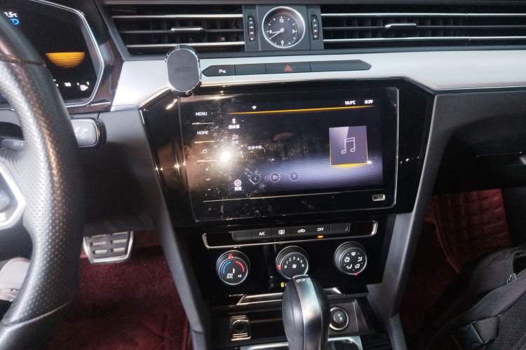 Used Volkswagen Magotan 2023 2 Million Units Limited-Edition 280TSI DSG Comfort Version Audio And AC Panel