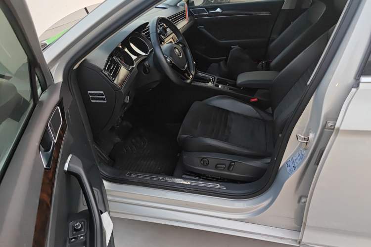 Used Volkswagen Magotan 2017 380TSI DSG Luxury Model Driver Seat