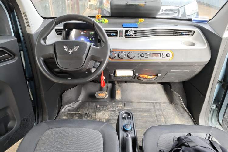 Used Wuling Hongguang MINIEV 2022 Easy Version Lithium Iron Phosphate Center Console