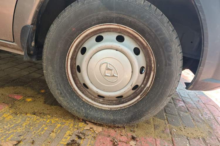 Used SAIC MAXUS Xintu V80 2016 2.5T Manual Aoyuntong National V Short Wheelbase Low-Roof 6-Seater Right Front Wheel Hub