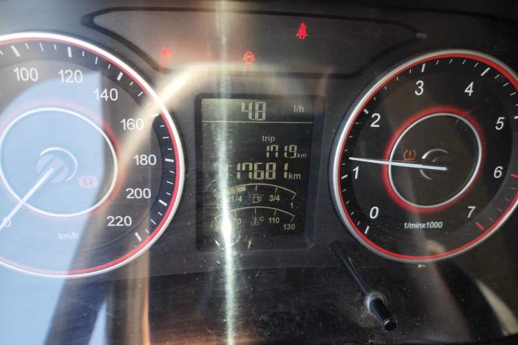 Used Jinbei Hiace King 2021 2.0L City Transport King Series Express Model Standard Top 6-Seater 1TZS
