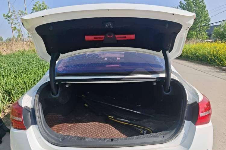 Used Hongqi H5 2018 30TD Dynamic Edition Trunk