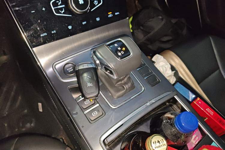 Used Hongqi H5 2022 Classic Model Facelift 1.5T DCT Qiyun Edition Gear Lever