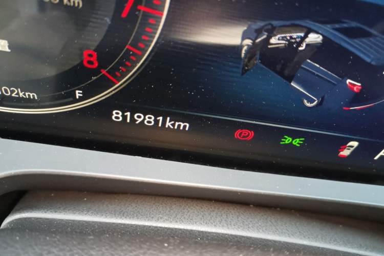 Used Buick GL8 2022 ES Landtrek 653T Comfort Edition Odometer Close Up