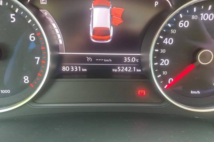 Used Volkswagen Touareg 2017 3.0 TSI Touareg Model Odometer Close Up