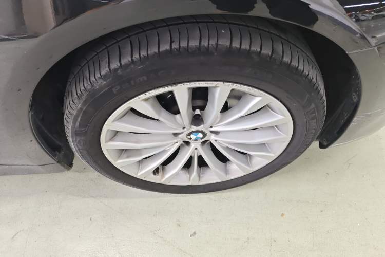 Used BMW 5 Series 2022 Second Facelift 525Li Luxury Package Right Front Wheel Hub