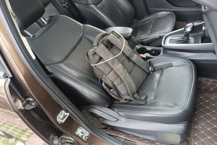 Used Ford Escort 2017 Happiness Edition 1.5L Automatic Fashion Version Right Front Seat