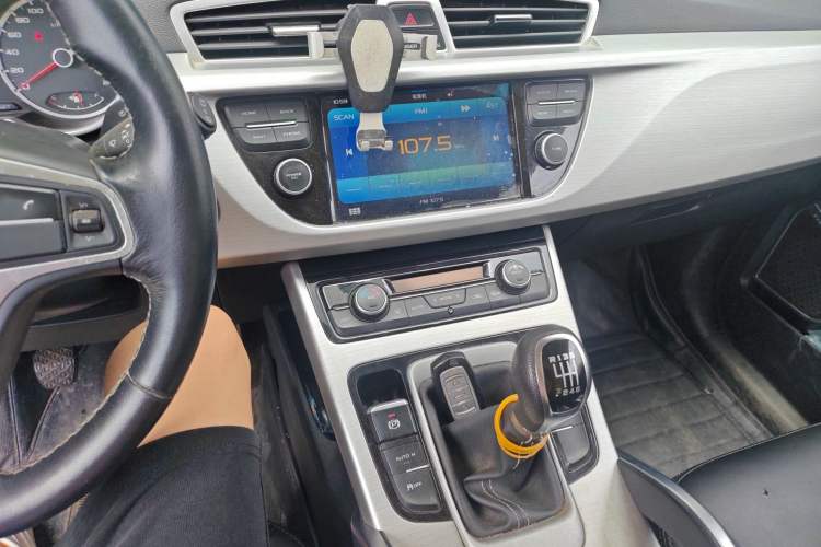 Used Geely Auto Emgrand X7 Sport 2016 2.0L Manual ZhiShang Version
