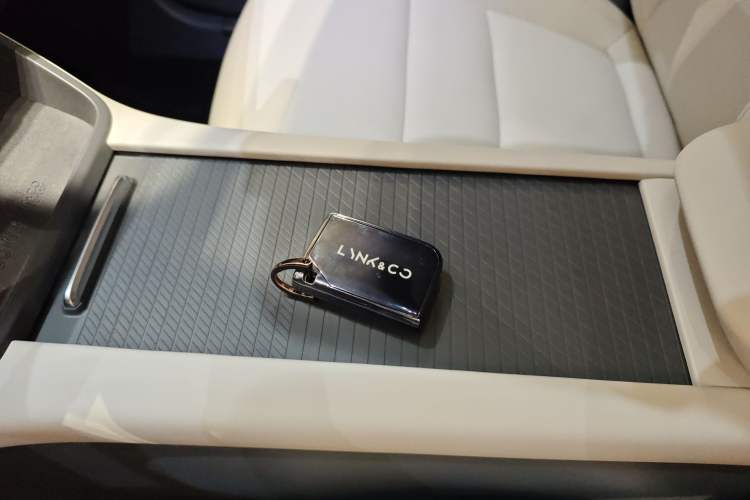 Used Lynk & Co 06 EM-P 2023 EM-P 126 Long-Range Halo Interior 1