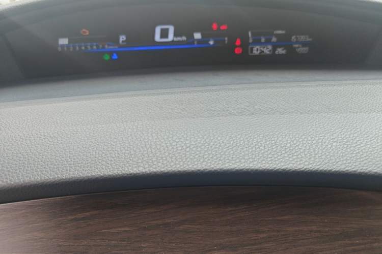 Used Honda Jade 2013 1.8L automatic Comfort version 5 seats
