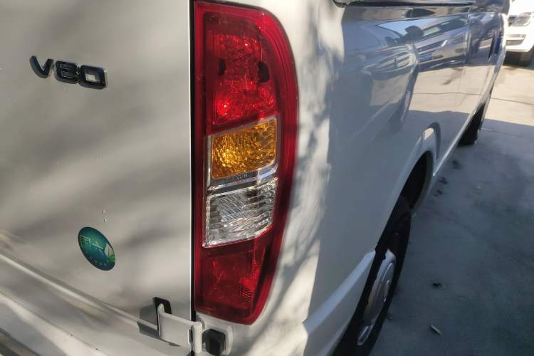 Used SAIC MAXUS Xintu V80 2025 Value Edition Aoyuntong 2.0T Manual Short Wheelbase Mid-Height 127 Ps 5/6 Seats