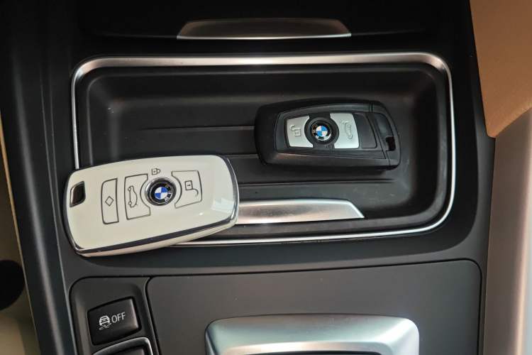 Used BMW 3 Series 2015 320Li Luxury Edition Fashion Model
