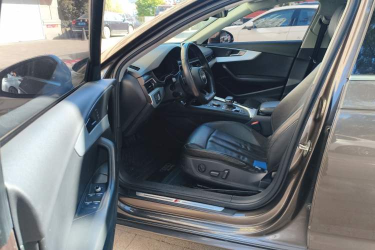 Used Audi A4L 2017 Plus 40 TFSI Sport Model
