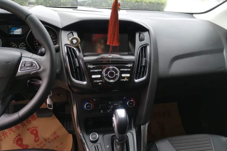 Used Ford Focus 2017 Sedan 1.6L Automatic Fashion Edition Smart Drive Version Audio And AC Panel