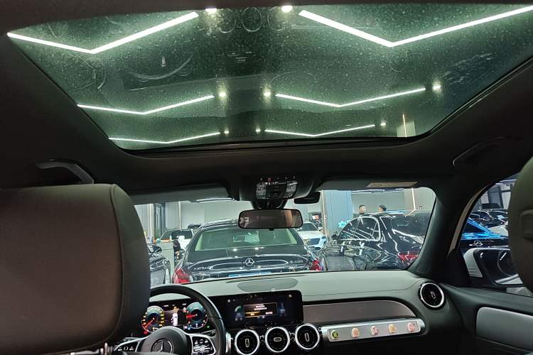 Used Mercedes-Benz GLB 2023 GLB 200 Dynamic Edition Headliner