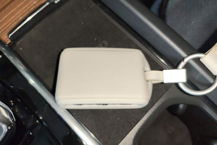 Used Volvo XC60 New Energy 2024 T8 Plug-in Hybrid Long-Range All-Wheel Drive Smart Luxury Edition
