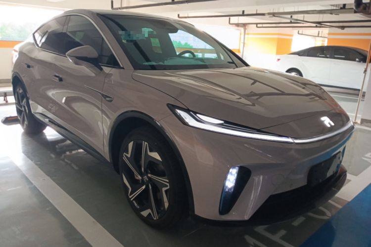 Used Rising R7 2023 Rear-Drive Screen King Edition