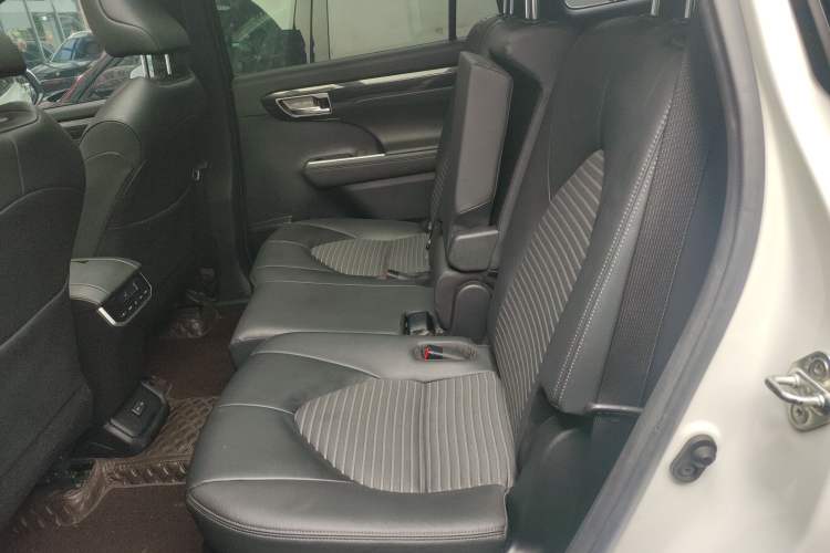 Used Toyota Crown Kluger 2021 2.5L HEV Four-Wheel Drive Premium Edition Left Rear Seat