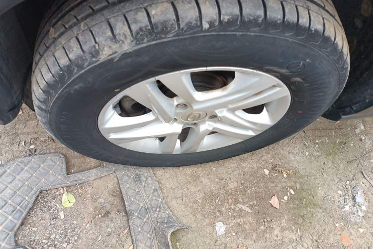 Used GAC Trumpchi GS7 2017 280T Two-Wheel Drive Luxury Model Exterior 4