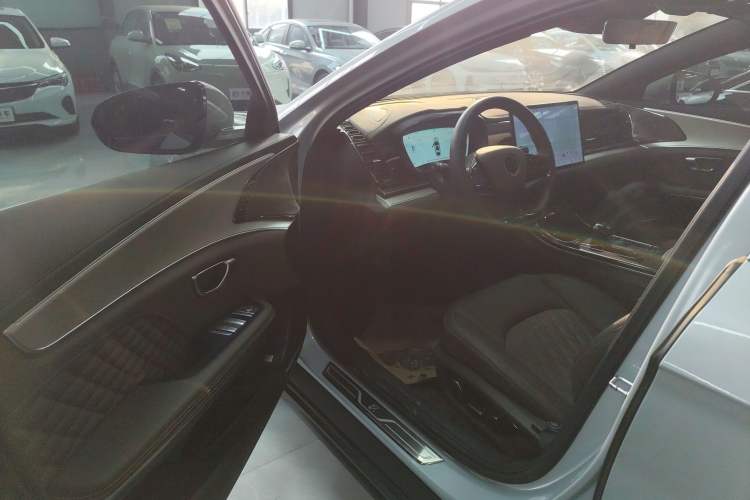 Used BYD Han 2024 EV Glory Edition 506KM Front-Wheel-Drive Premium Model