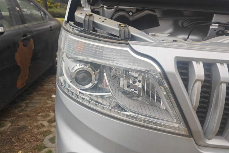 Used CHANGAN KAICHENG Ruixing M60 2023 1.6L CNG Comfort-Grade 6-Seater Passenger Vehicle
