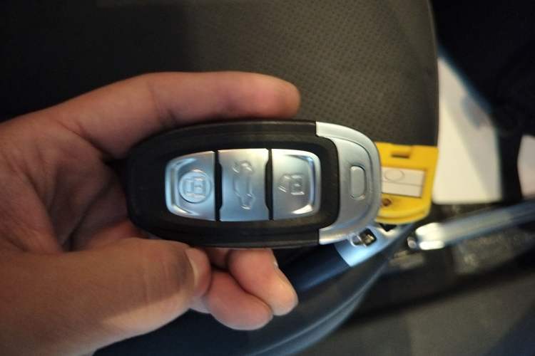 Used Hongqi E-QM5 2022 431 km Charge & Enjoy Edition