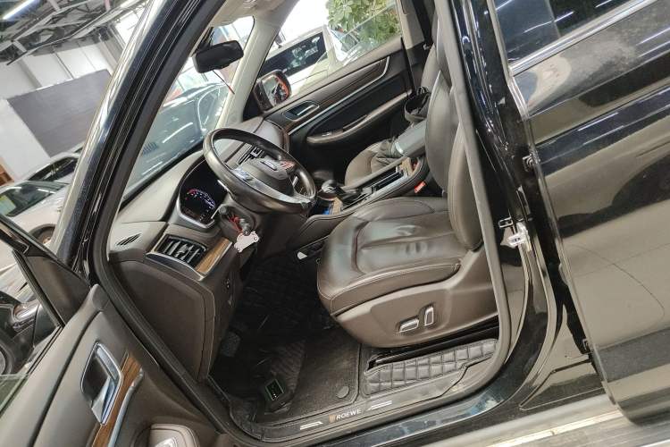 Used Roewe RX8 2019 30T Smart Connectivity Two-Wheel Drive Supreme Flagship Edition
