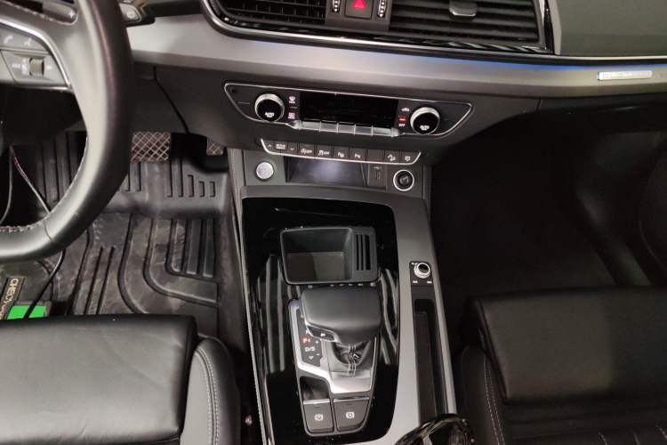 Used Audi Q5L 2022 40T Fashionable and Dynamic Model Gear Lever