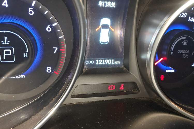 Used Hyundai Santa Fe 2013 2.4L Automatic Two-Wheel Drive Smart Version