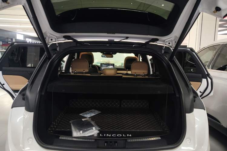 Used Lincoln Corsair 2022 2.0T Two-Wheel Drive Luxury Edition Trunk