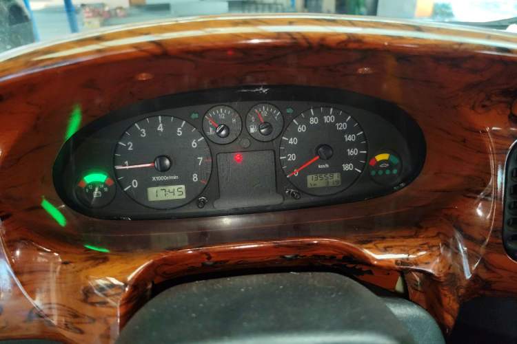 Used JAC Refine 2015 2.0L Shuttle Gasoline Long-Wheelbase Standard Version HFC4GA3-3D